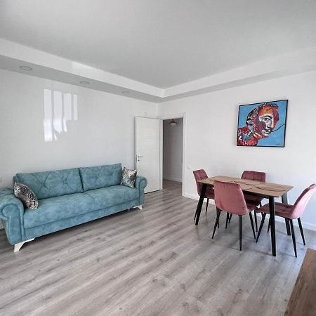 Cosmopolis Bliss: Your Home Away From Home Stefanestii de Jos Buitenkant foto