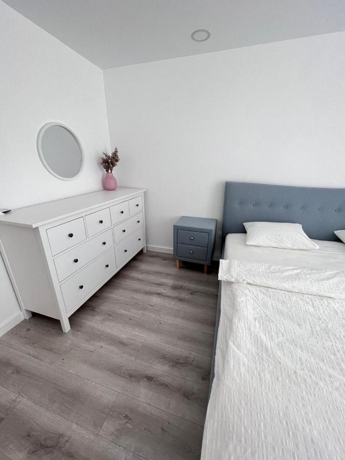 Cosmopolis Bliss: Your Home Away From Home Stefanestii de Jos Buitenkant foto