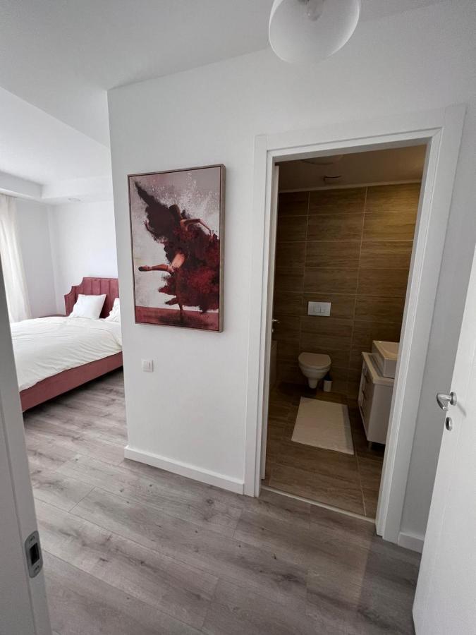 Cosmopolis Bliss: Your Home Away From Home Stefanestii de Jos Buitenkant foto